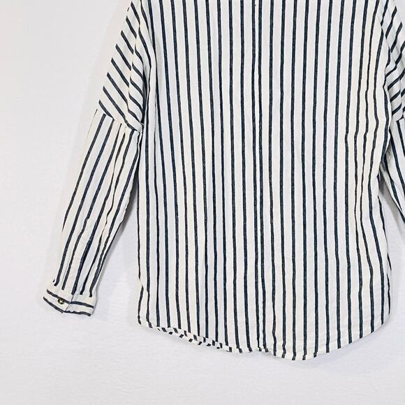 Urban Outfitters Button Down Shirt Womens Small White Gray Striped Embossed - Picture 8 of 11